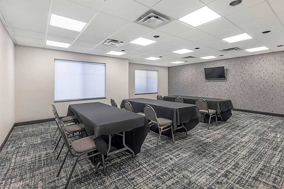 Best Western Plus Airport Inn & Suites
