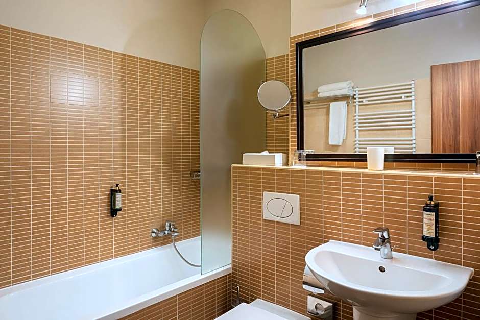 Escala Hotel & Suites