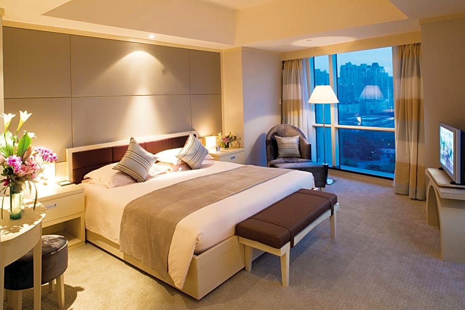 Juss Hengshan HotelFormer Regal International East Asia Hotel, Shanghai.  Rates from CNY714.