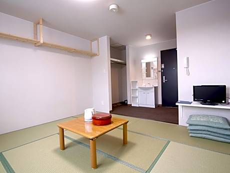 Japanese-Style Triple Room with Shared Bathroom