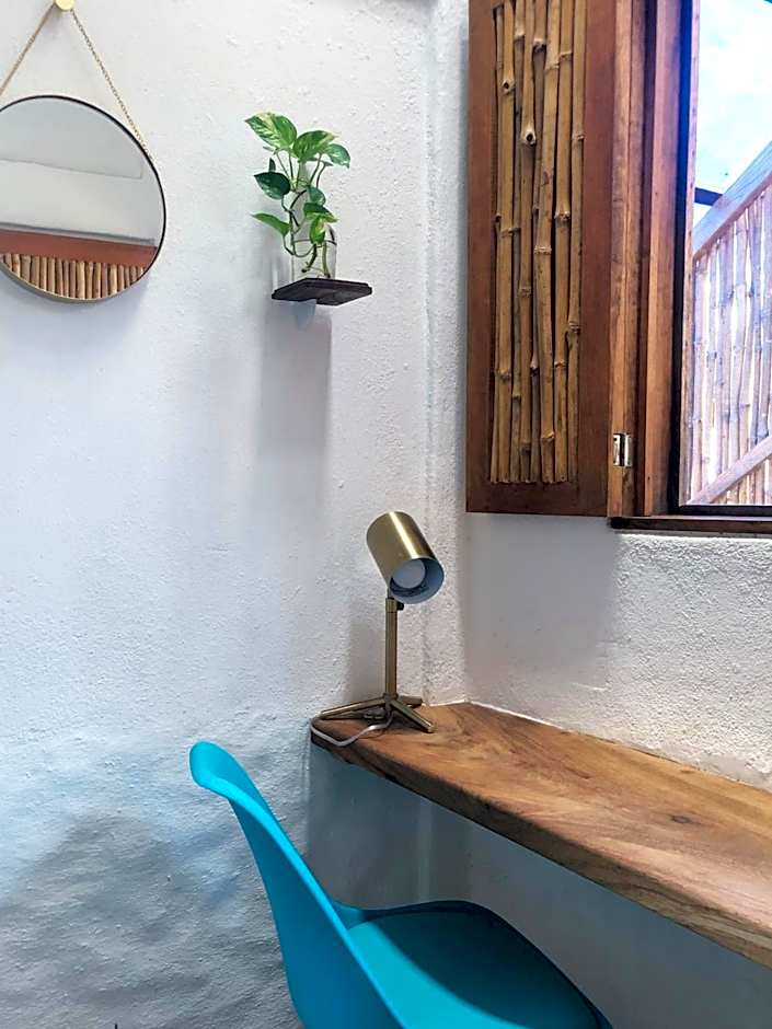 Una Posada Mas