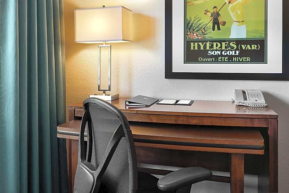 DoubleTree by Hilton Cape Cod - Hyannis