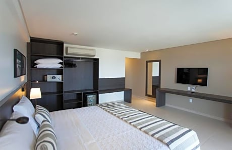 SINGLE LUXURY POOL VIEW