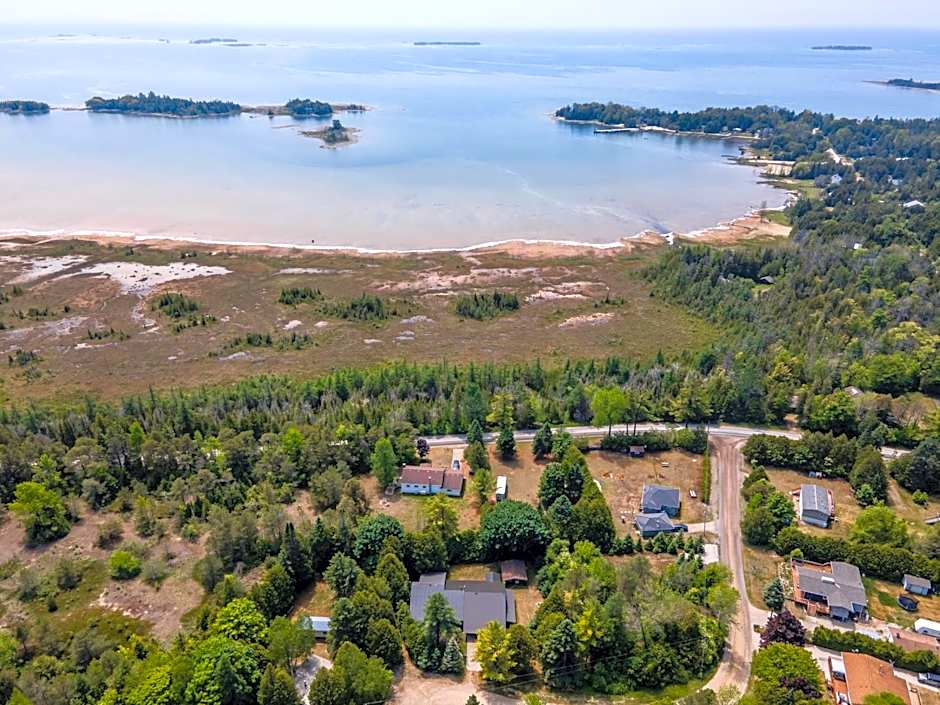 Cozy Pet Friendly Getaway W Fireplace