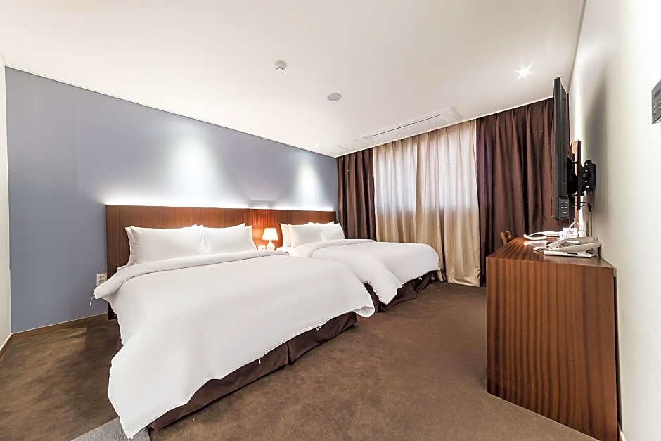 Sea & Moon Tourist Hotel