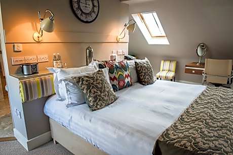 Double/Twin 3-The Summer Room