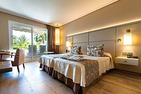 Up Room! (+18) 2 Adults