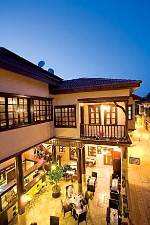 Cicerone Lodge Hotel