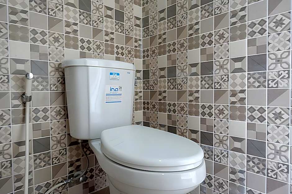 RedDoorz Hostel near Kota Lama Semarang