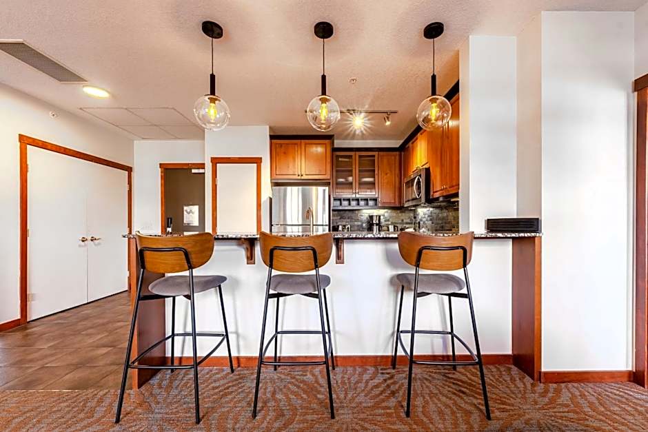 Blackstone Mountain Lodge by CLIQUE