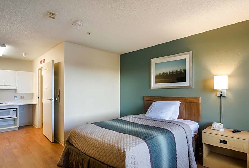 HomeTowne Studios Denver - Thornton