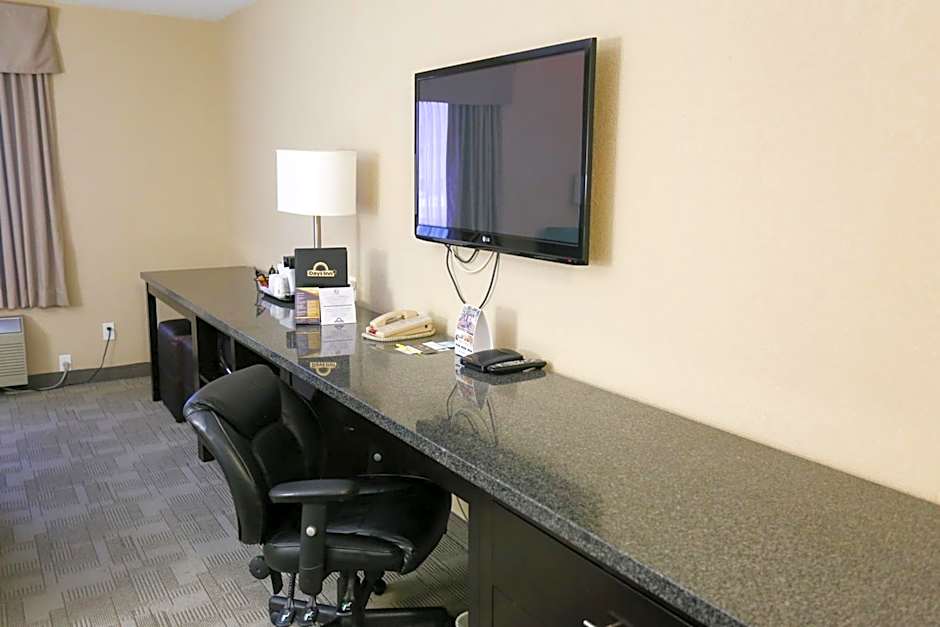 Days Inn by Wyndham Calgary Airport