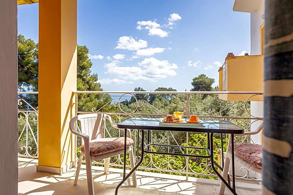 Alexandros Studios by Estia