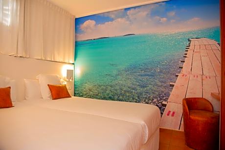 One-Bedroom Apartment with Sea View