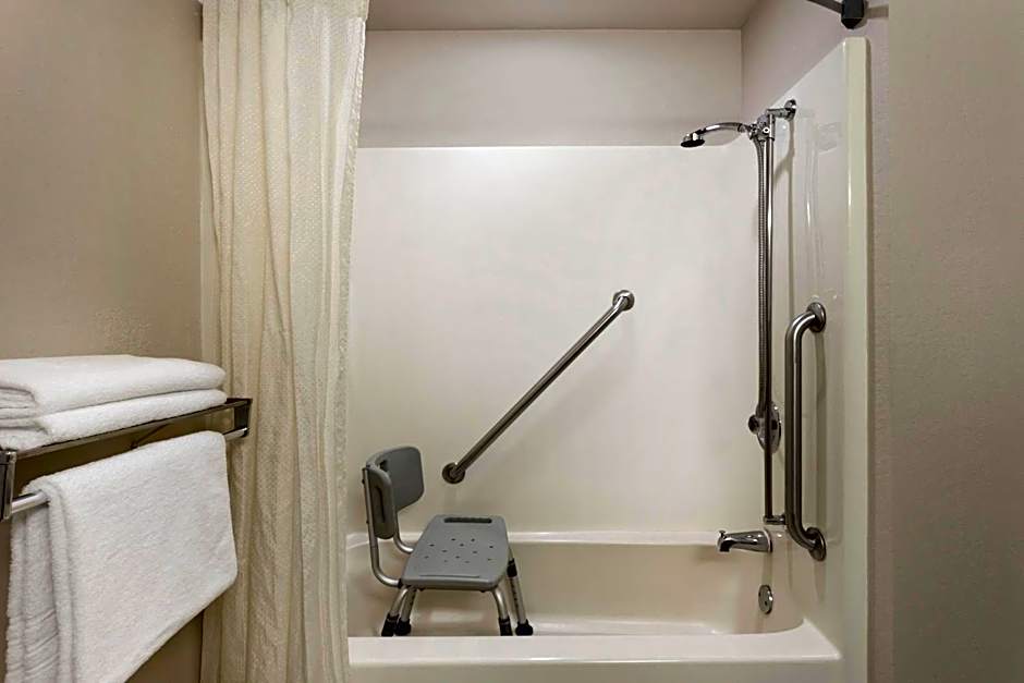 Super 8 by Wyndham Madison South