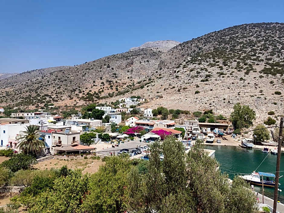 Manolis Rooms Vathys