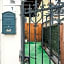Bulldog Station Apartments with private WC, AC, TV