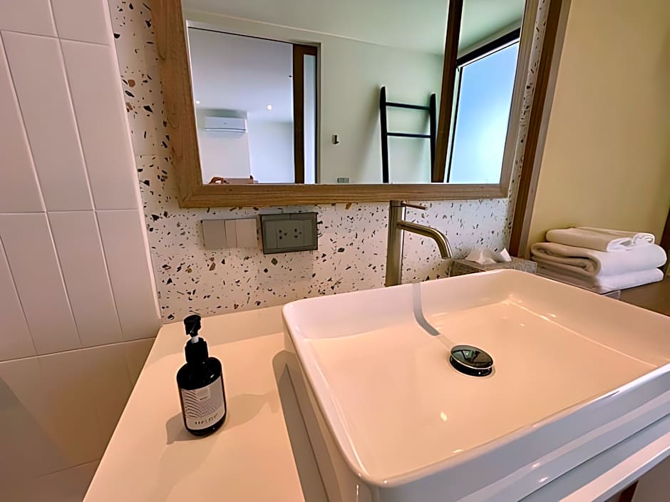 Shanti-Retreat Hotel