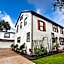 Historic Home Family Friendly Close to Seawall