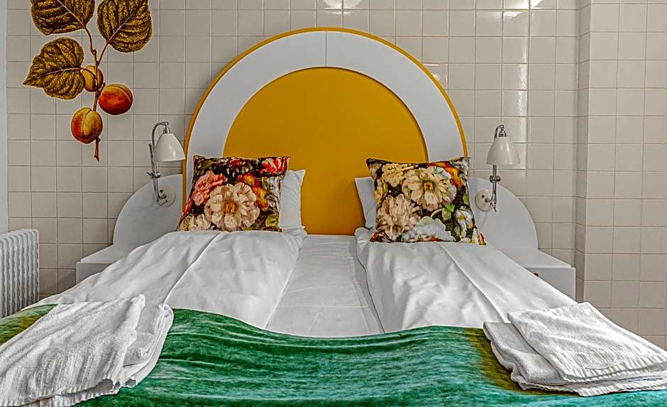 The Apartments Company - The Sweet