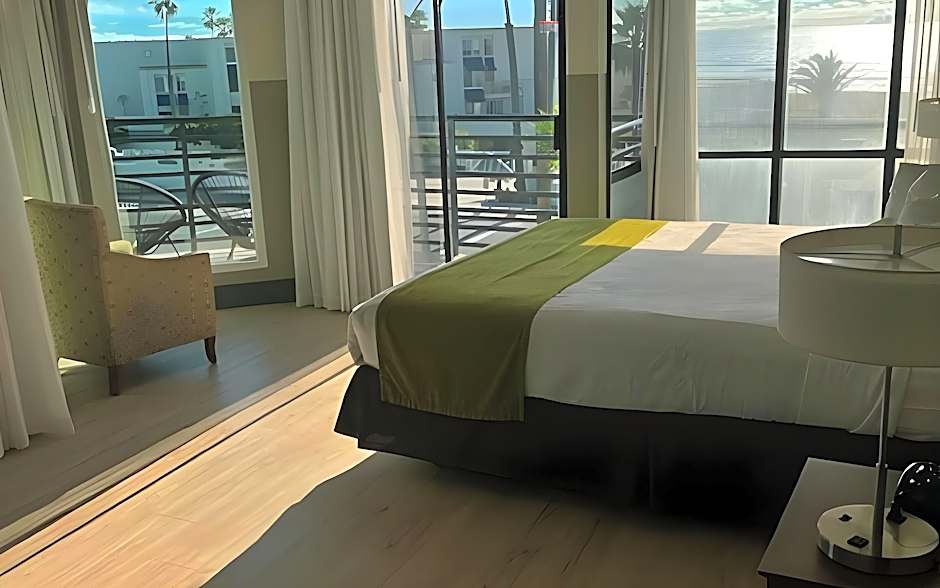 HUNTINGTON BEACH INN