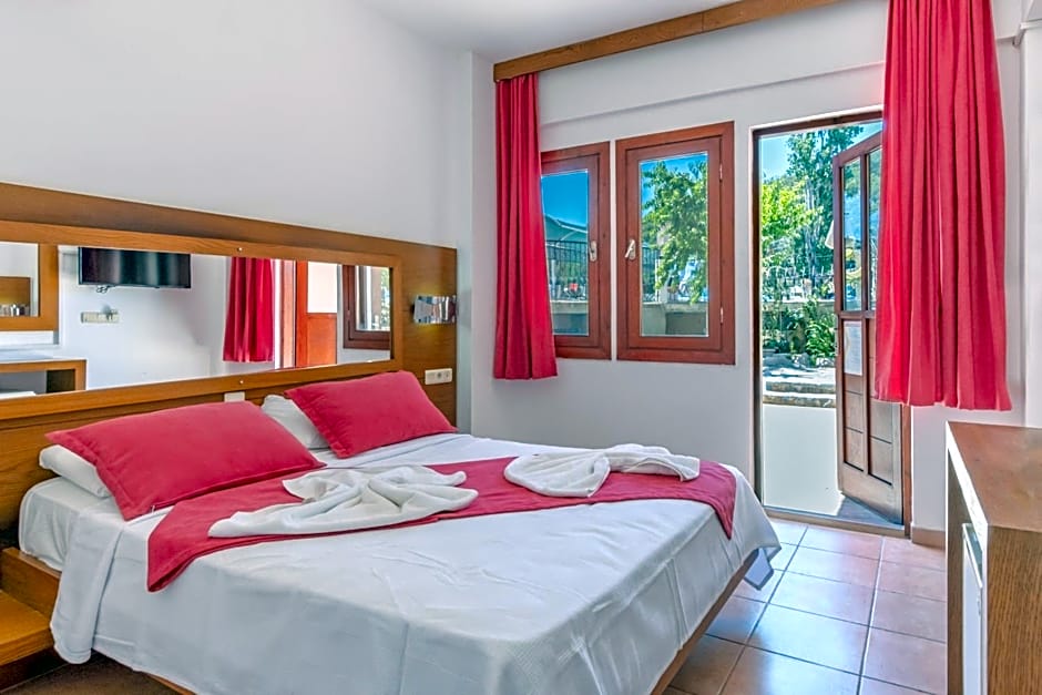 Club Pink Palace Hotel