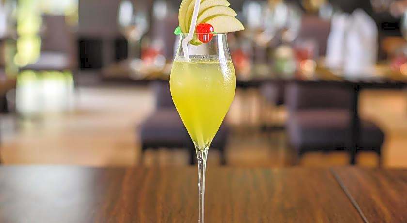 GreenVille Laguna Hotel