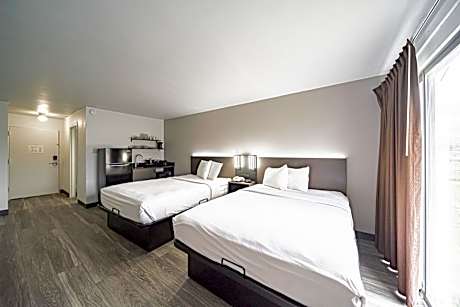 Queen Room with Two Queen Beds - Disability Access - Roll In Shower