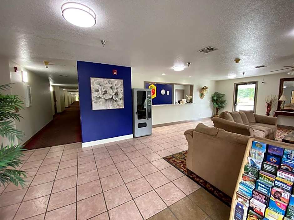 Super 8 by Wyndham Kinder/Coushatta near Casino