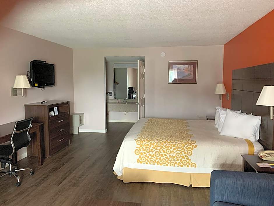 Days Inn by Wyndham Clinton