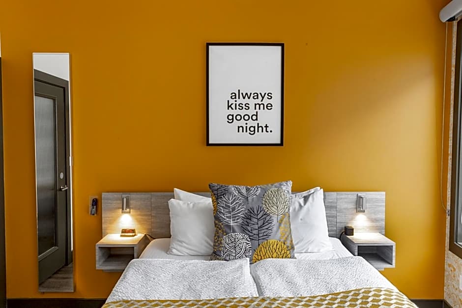 Photo 1 of 12 of Superior 1 Queen Bed