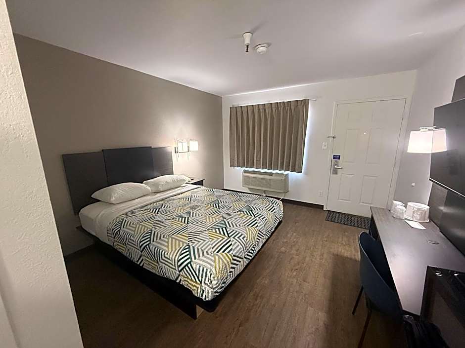 Motel 6-Des Moines, IA - North