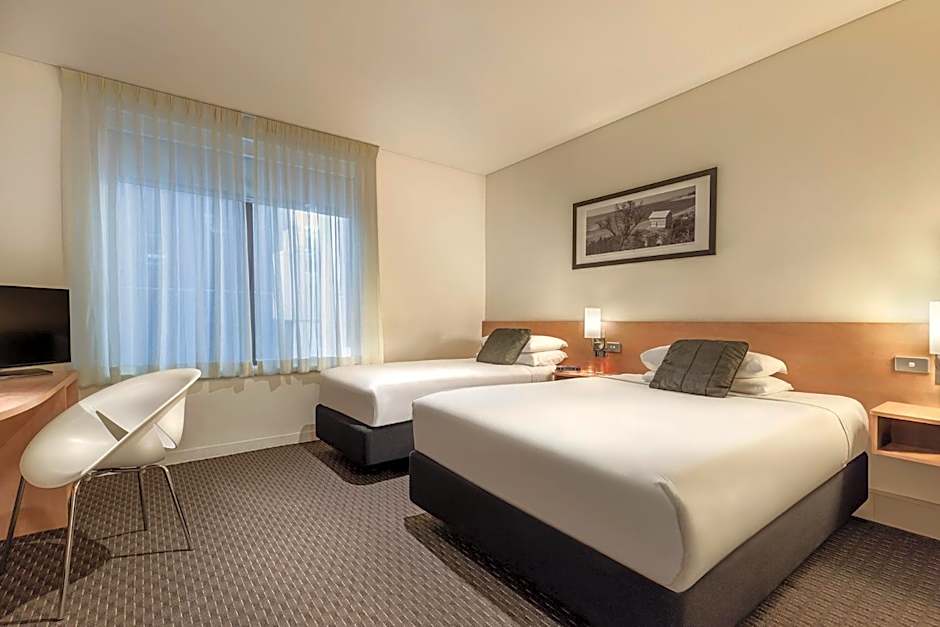 ibis Melbourne Hotel and Apartments