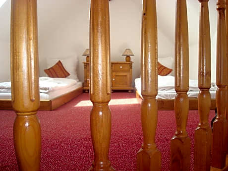 Family Room (2 Adults + 2 Children)