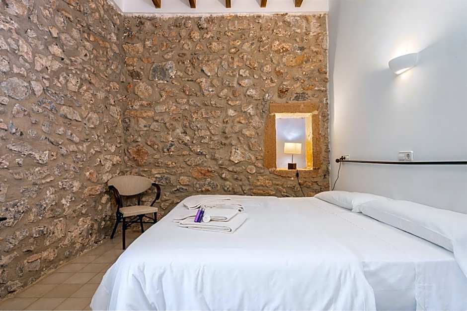 Petit Hotel Hostatgeria La Victoria