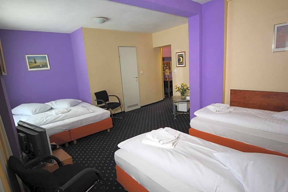 Carlton Hotel