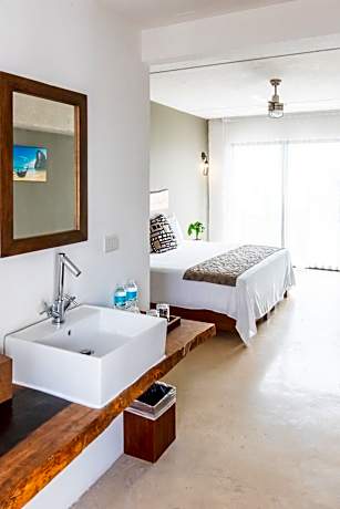 Deluxe King Room with Balcony