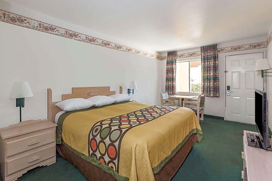 Super 8 by Wyndham Cottonwood