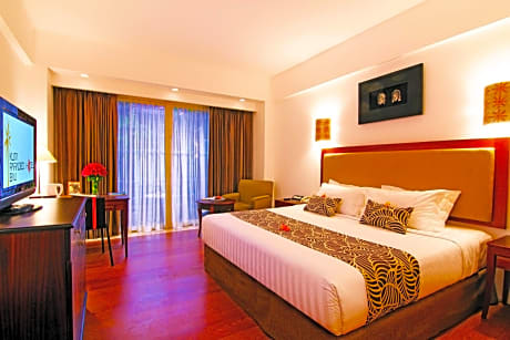Deluxe Double or Twin Room with Free Airport Transfer