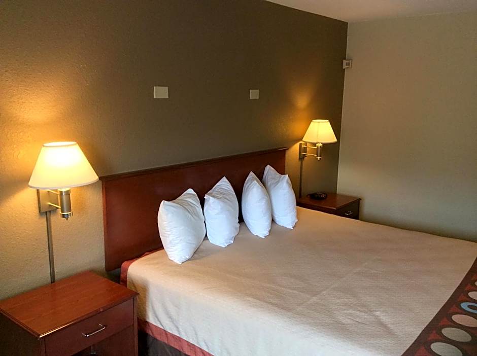 Super 8 by Wyndham Marshalltown