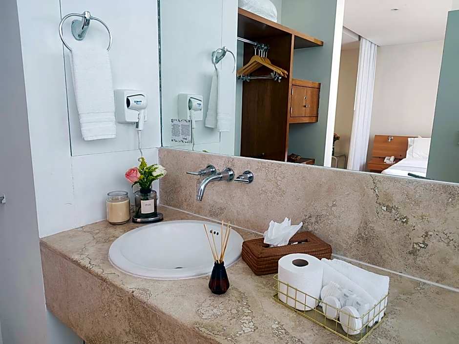 Lombardo Suites