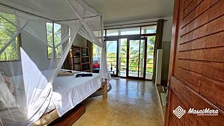 Deluxe Double Room with Side Sea View