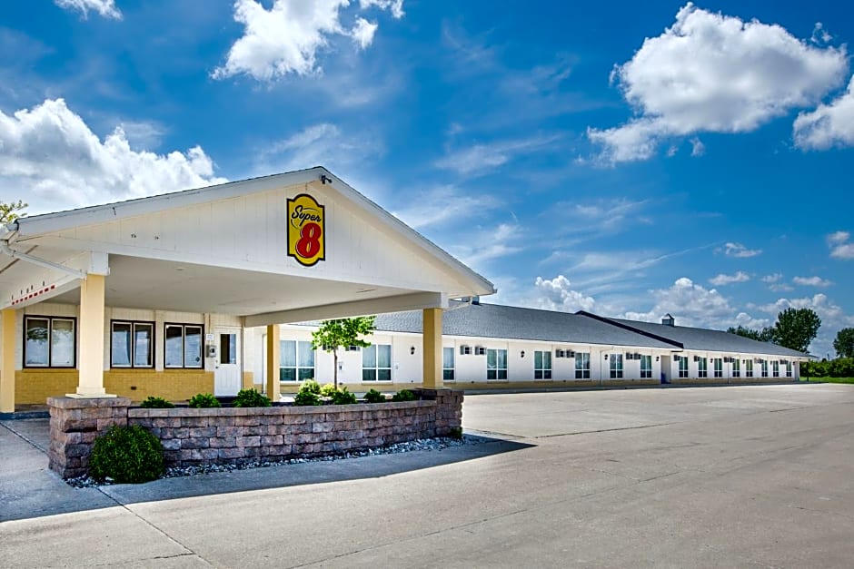 Super 8 by Wyndham Williams