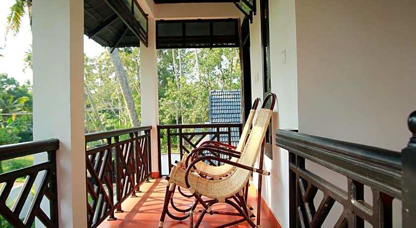 Mayas Beach House - Boutique Serviced Villa