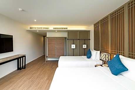 Deluxe Pool View Twin room