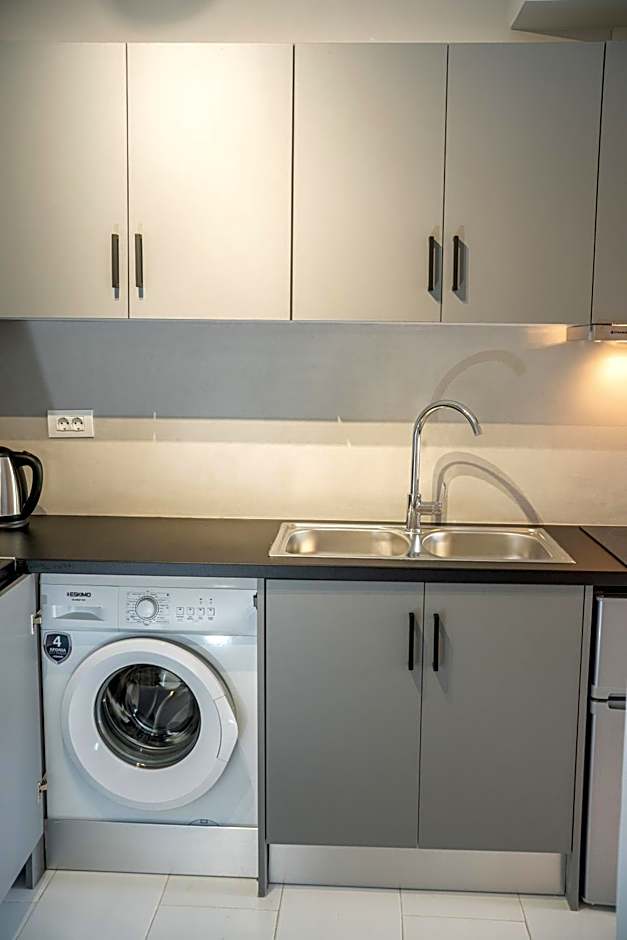 Mary's Studios & Apartment