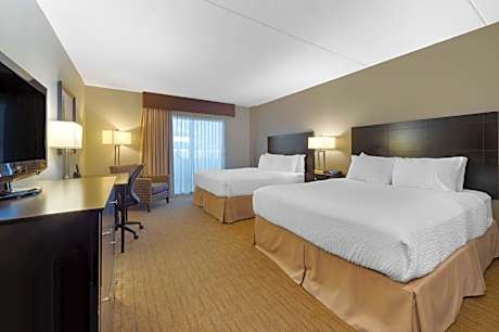 Queen Room with Two Queen Beds - Non-Smoking/Poolside