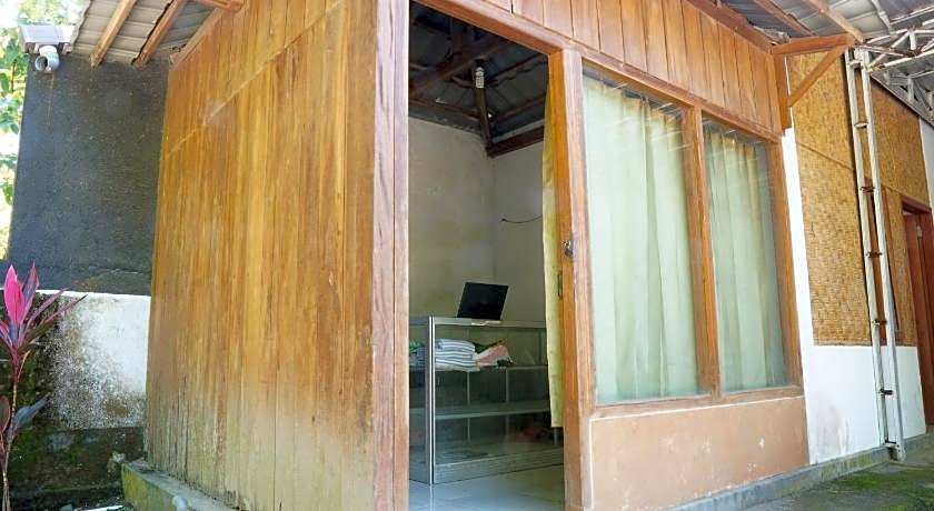 Hotel O Homestay Srikandi Pulau Merah BeachNearPantai Pancer