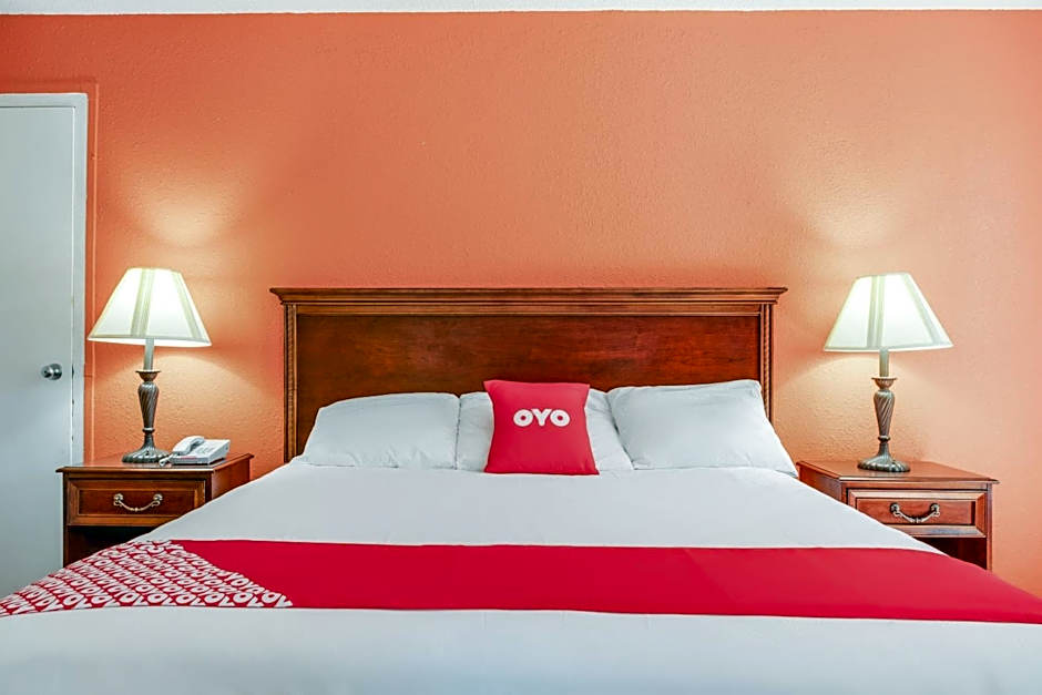 OYO Hotel Mona Lake Muskegon