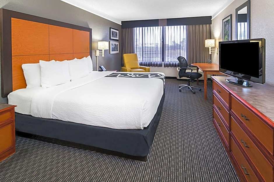 La Quinta Inn & Suites by Wyndham Buena Park